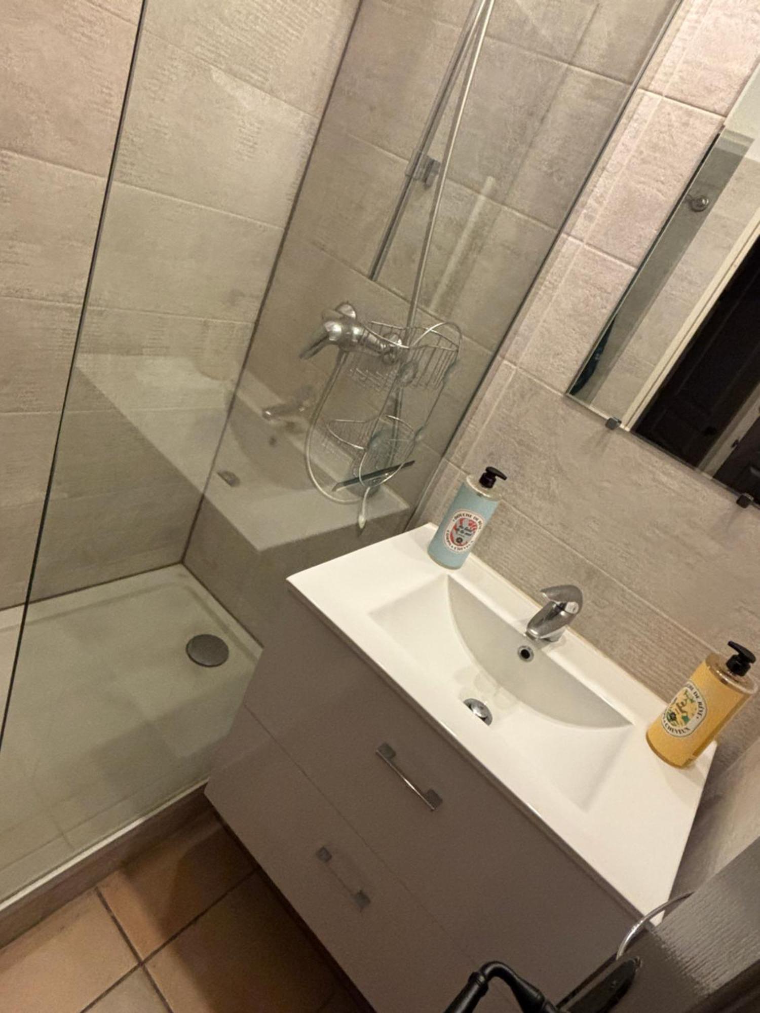 Les Restanques - Grimaud Apartment Luaran gambar